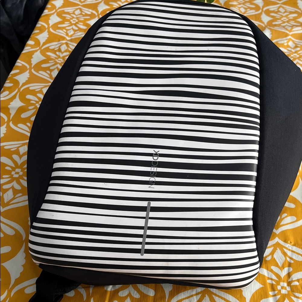 XD Design ant theft back pack